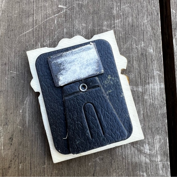 Vintage 90s Mini Refrigerator Magnet Picture Frame in Gold - Picture 2 of 3